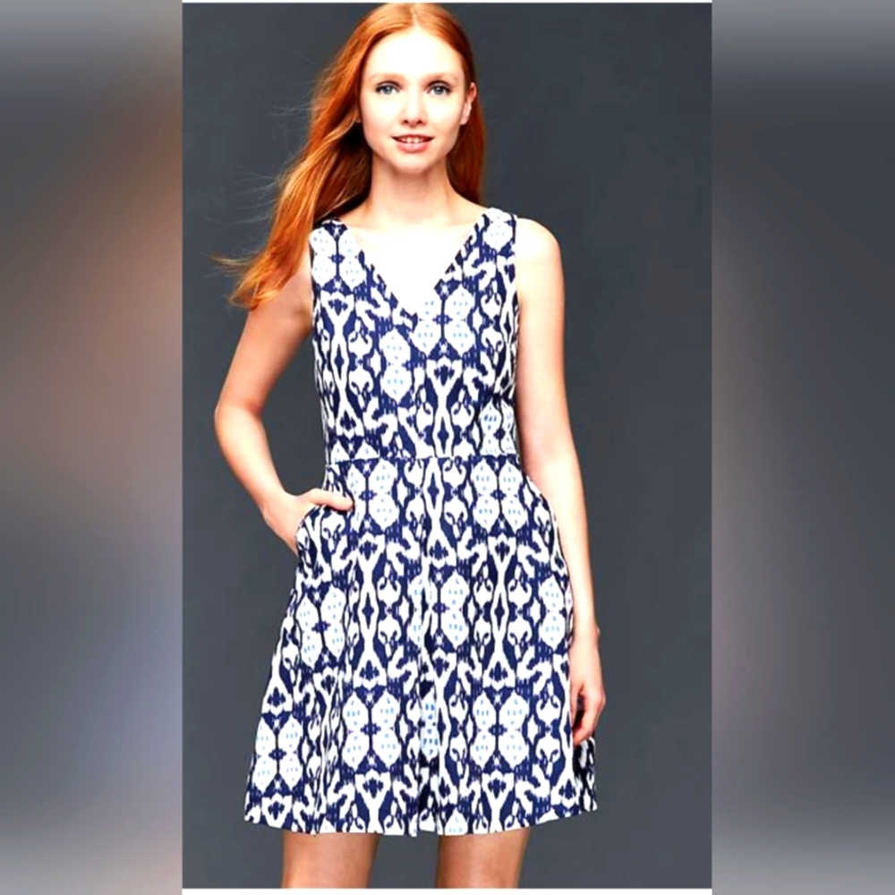Lovely GAP Fit & Flare 100%Linen Blue & White Geometric Dress